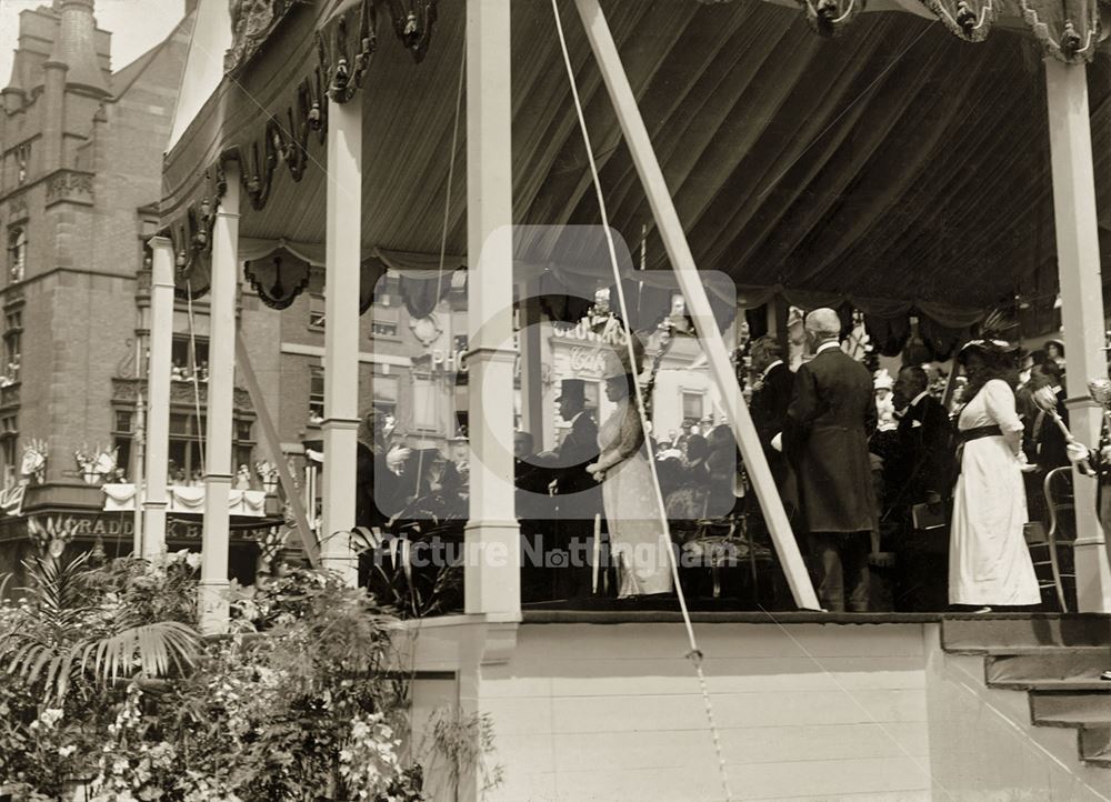 King George V and Queen Mary on their visit to Nottingham in 1914