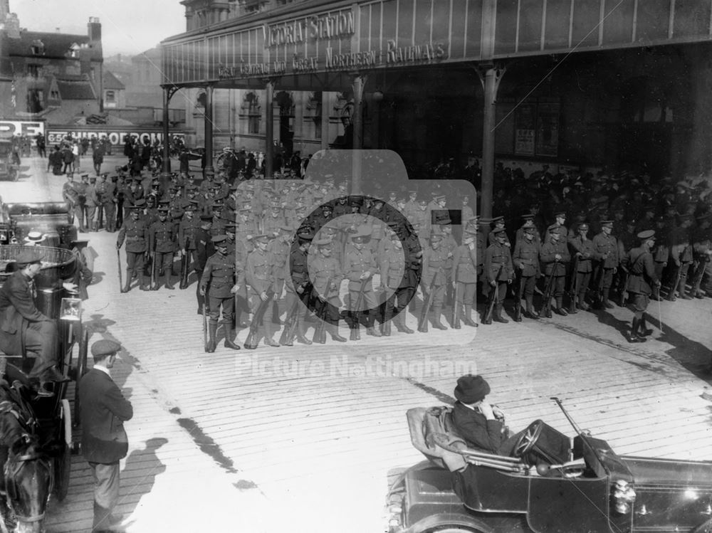 Soldiers of the Sherwood Foresters lined up on the station approach at Victoria Railway Station. (th