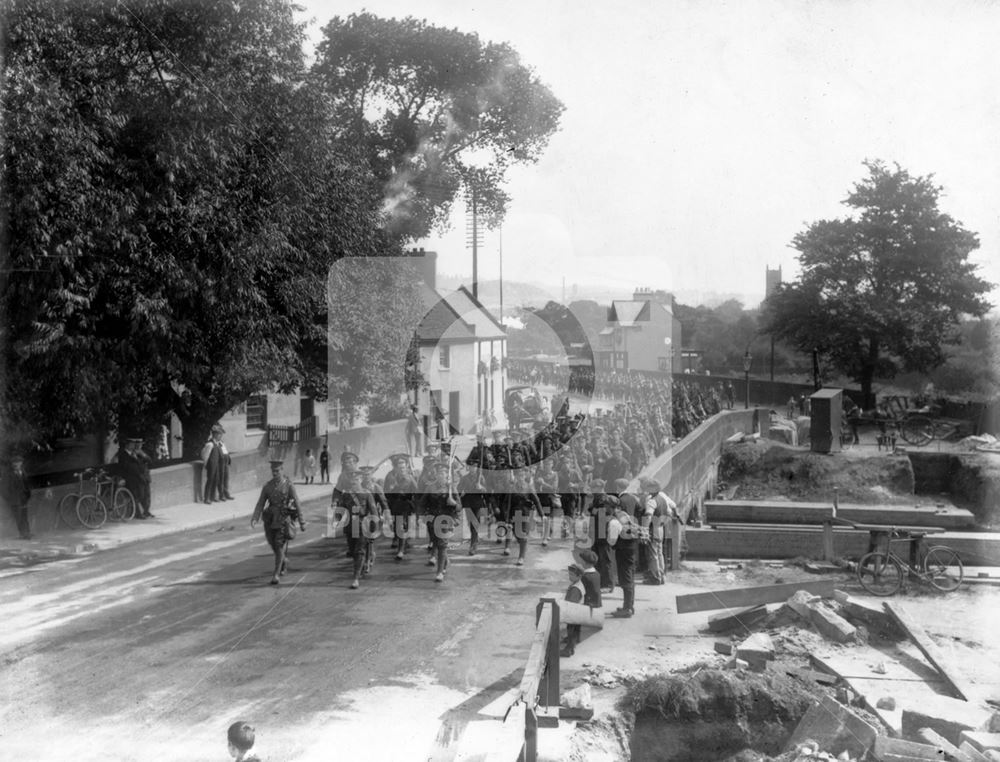 Soldiers of the Sherwood Foresters (?) march over the River Leen bridge, past the Rose and Crown, De