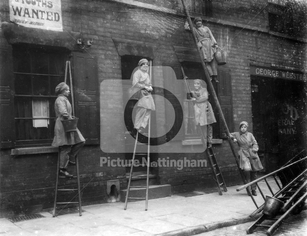 Women window cleaners, Nottingham, 1917