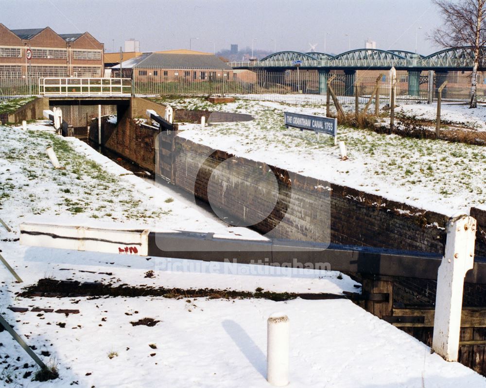 Trent Hauling Bridge (no 1) and Trent Lock (no 1) - Looking north