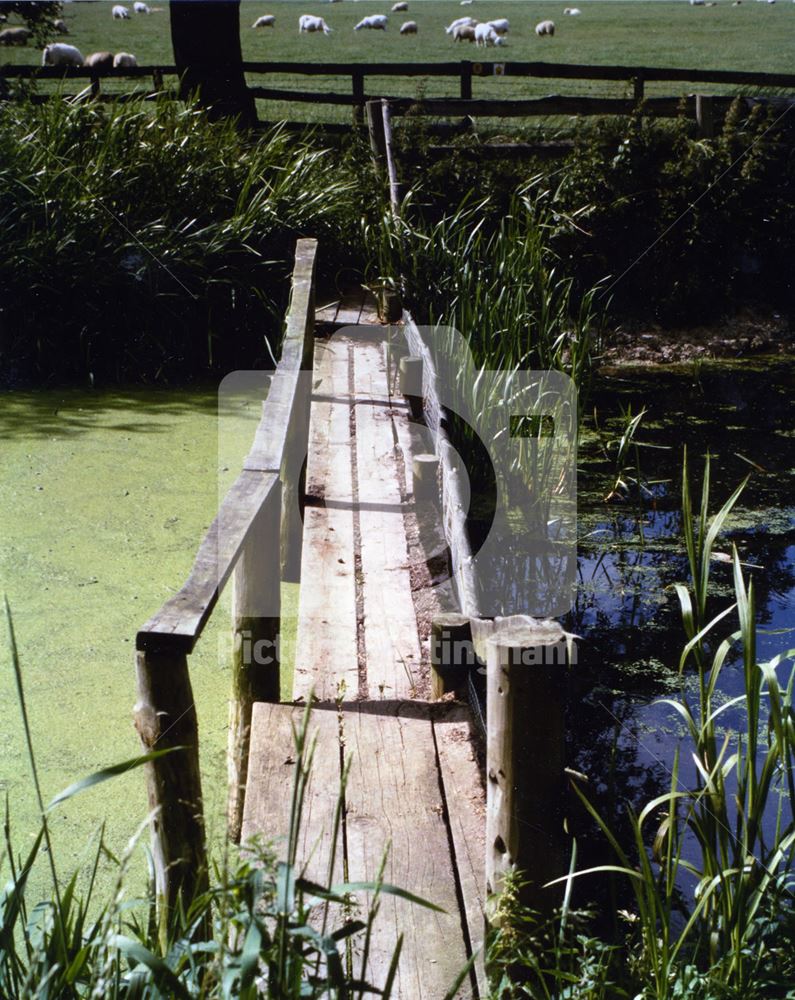 Footbridge over the canal to the west of Mackley's Bridge (no 23)