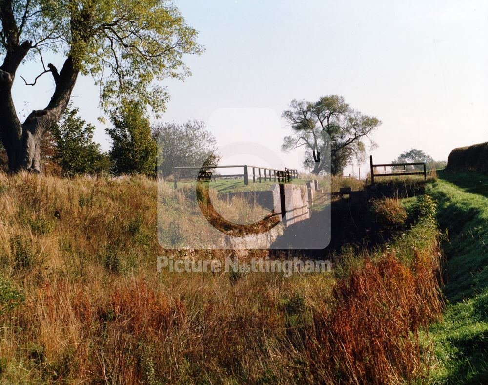 Cropwell or Fosse Top Lock (no11) : Gates removed