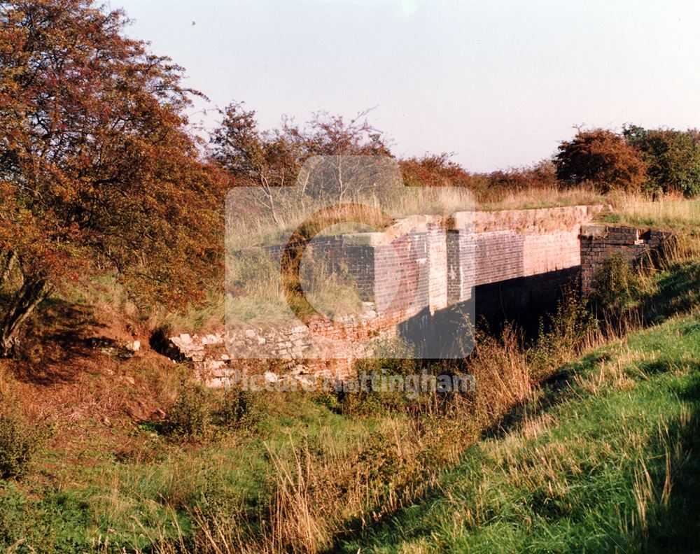 Cropwell or Fosse Middle Lock (no10) : Gates removed