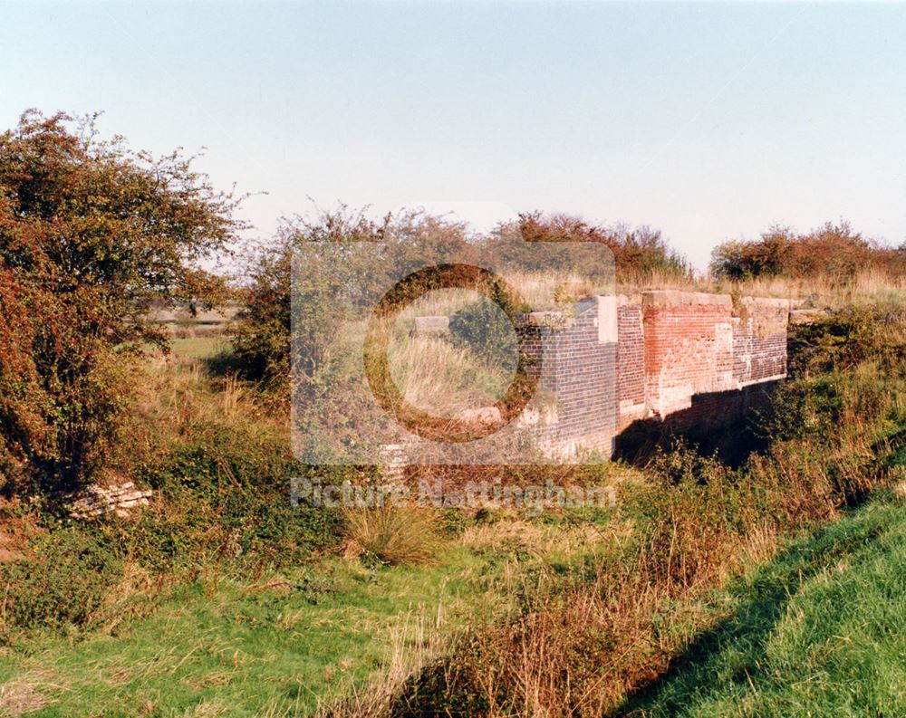 Cropwell or Fosse Bottom Lock (no9) : Gates removed