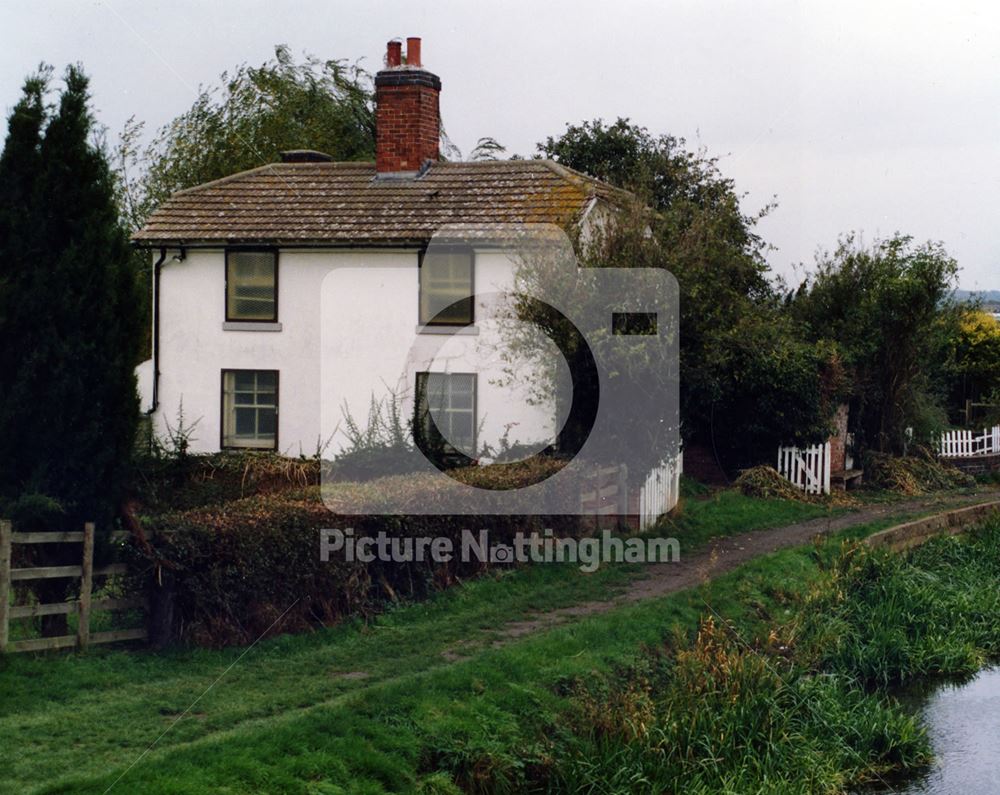 Lock Keeper's cottage at Skinner's Lock (no4)