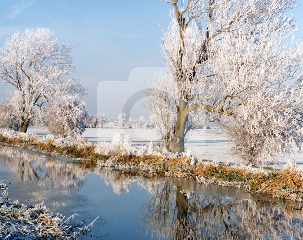 Looking west on a frosty day near Bassingfield