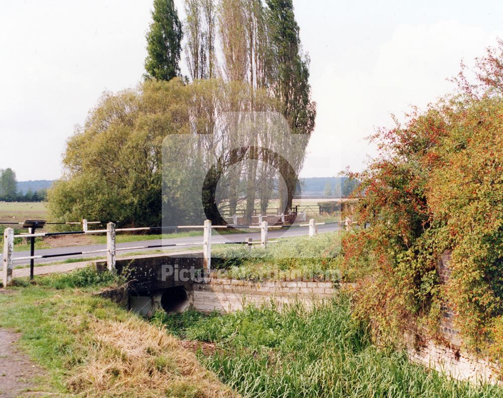 Mackley's Bridge (no25) : Looking South East : Culvert