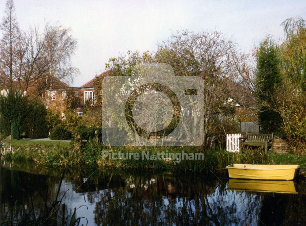 Houses adjacent to the canal at West Bridgford