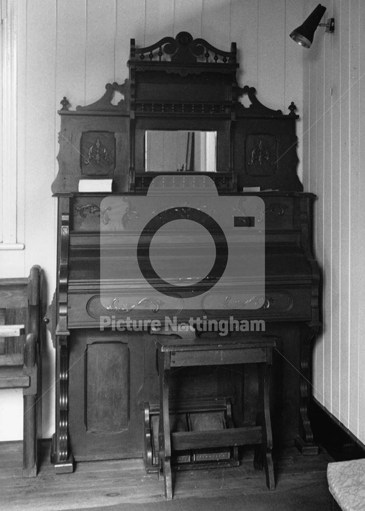 Harmonium, St Aidan, Caythorpe, Notts