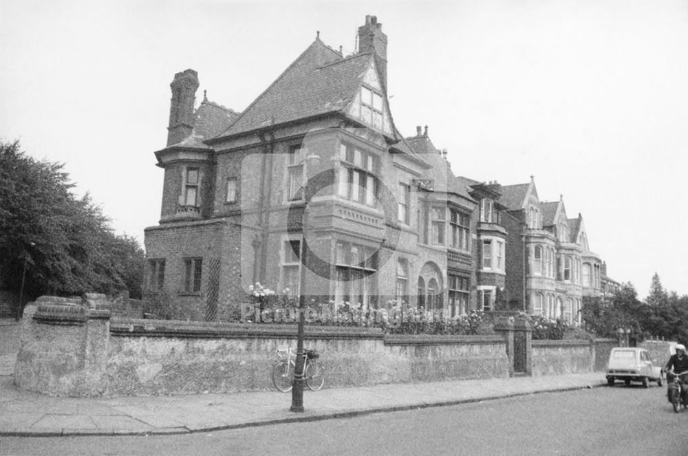 Burns Street, 1976