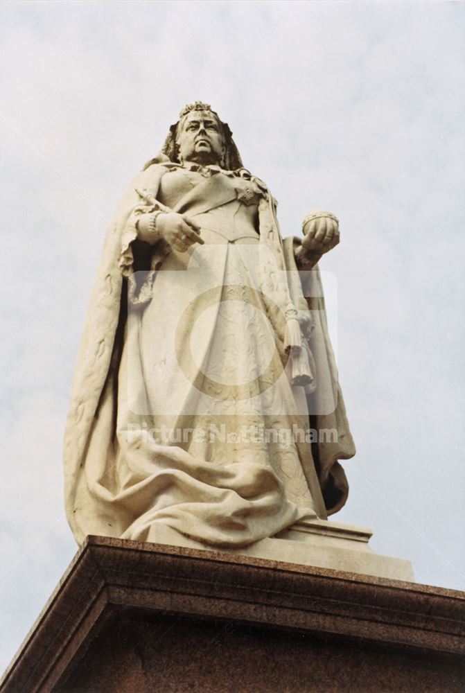 Queen Victoria's Statue, Memorial Garden, Victoria Embankment, 1982