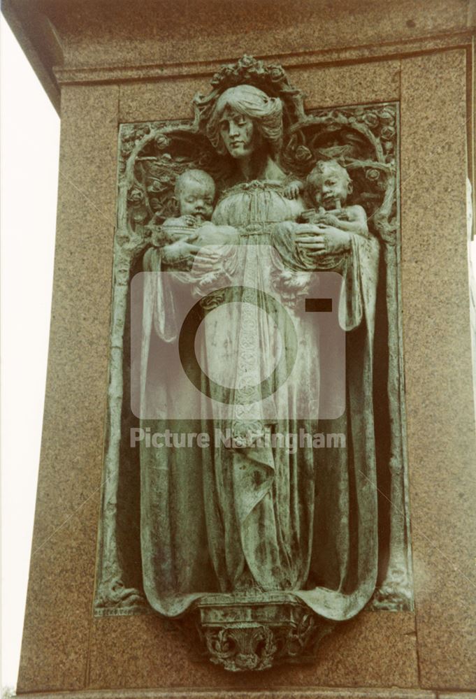 Queen Victoria's Statue, Memorial Garden, Victoria Embankment, 1982