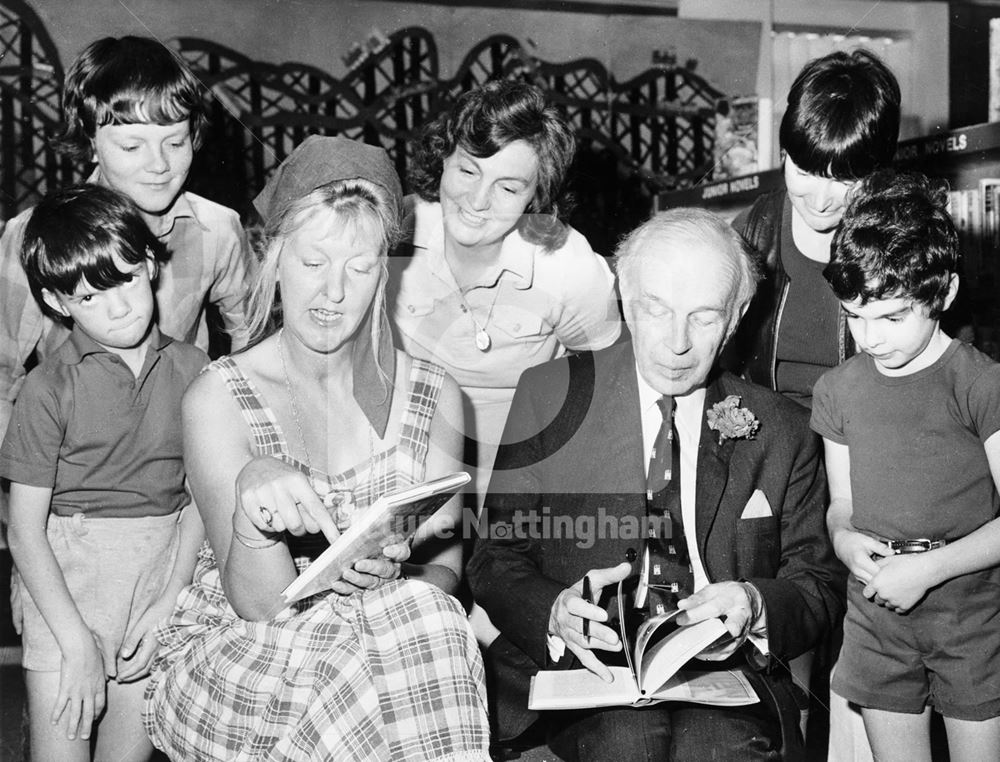 Geoffrey Trease & Helen Cresswell at Eastwood Library, 1976