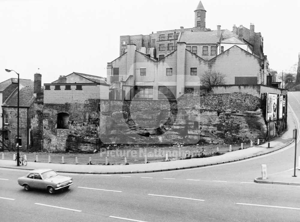 Bellar Gate, 1975