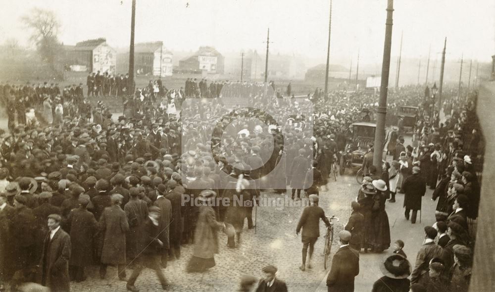 Walking race, London Road, Nottingham, c 1907