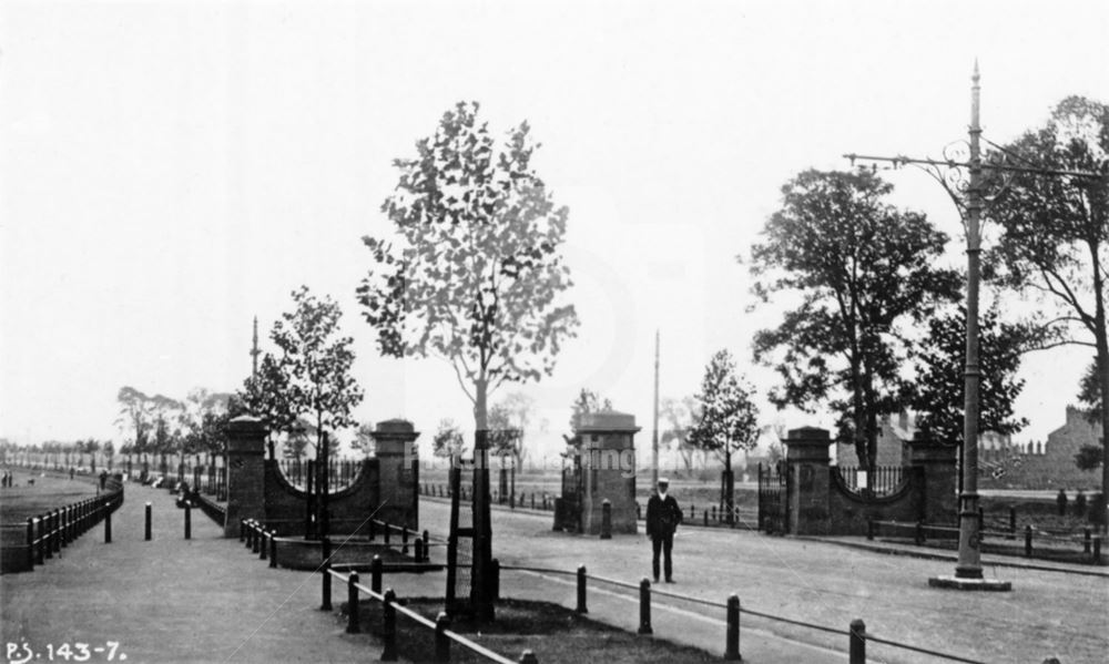 Victoria Embankment, Trent Bridge, c 1904