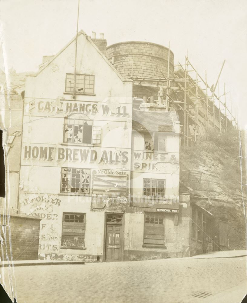 Gate Hangs Well public house, Brewhouse Yard, Nottingham, c 1906