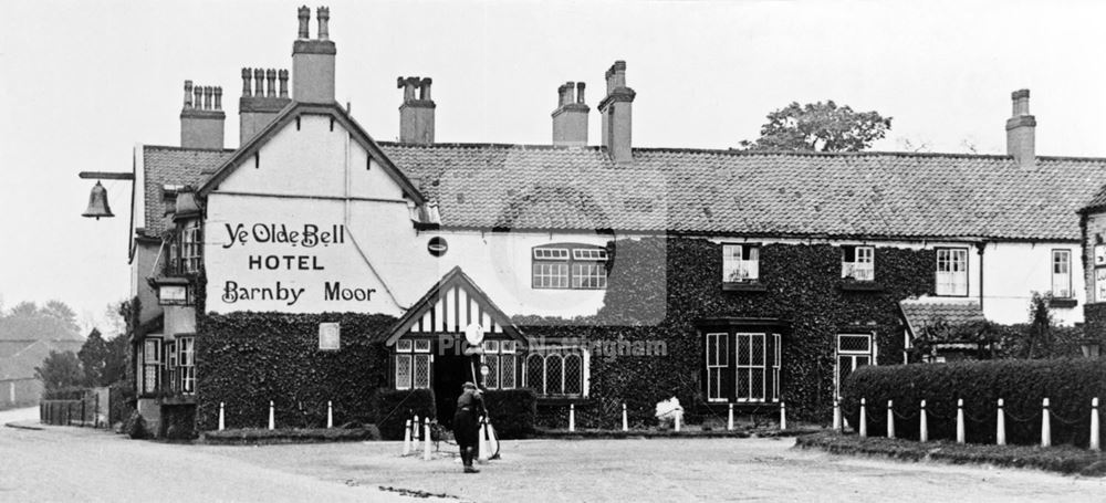 'Ye Olde Bell' hotel, Old Great North Road, Barnby Moor, c 1920