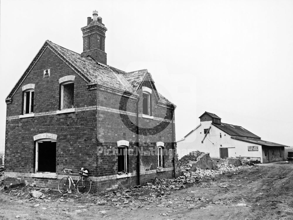 Derelict Farm, Road to Marnham, Fledborough, 1978