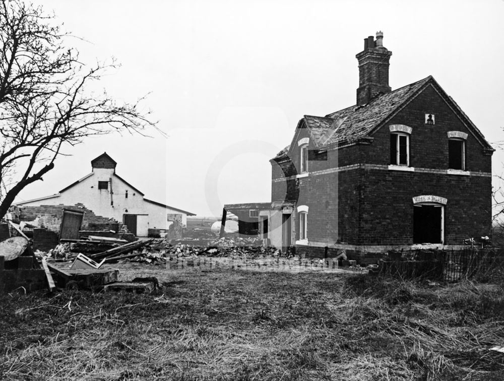 Derelict Farm, Road to Marnham, Fledborough, 1978