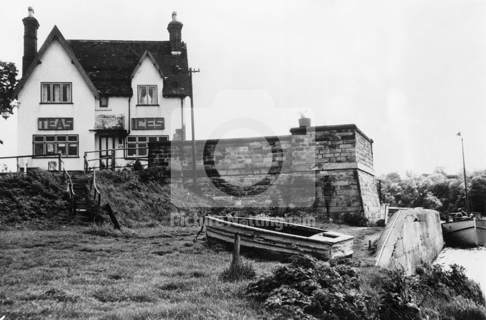 Lighthouse Cafe, River Trent, Gunthorpe, c 1930s-40s