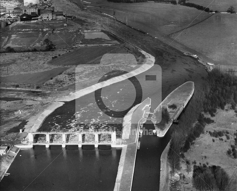 Sluices, River Trent, Holme Pierrepont, late 1950s?