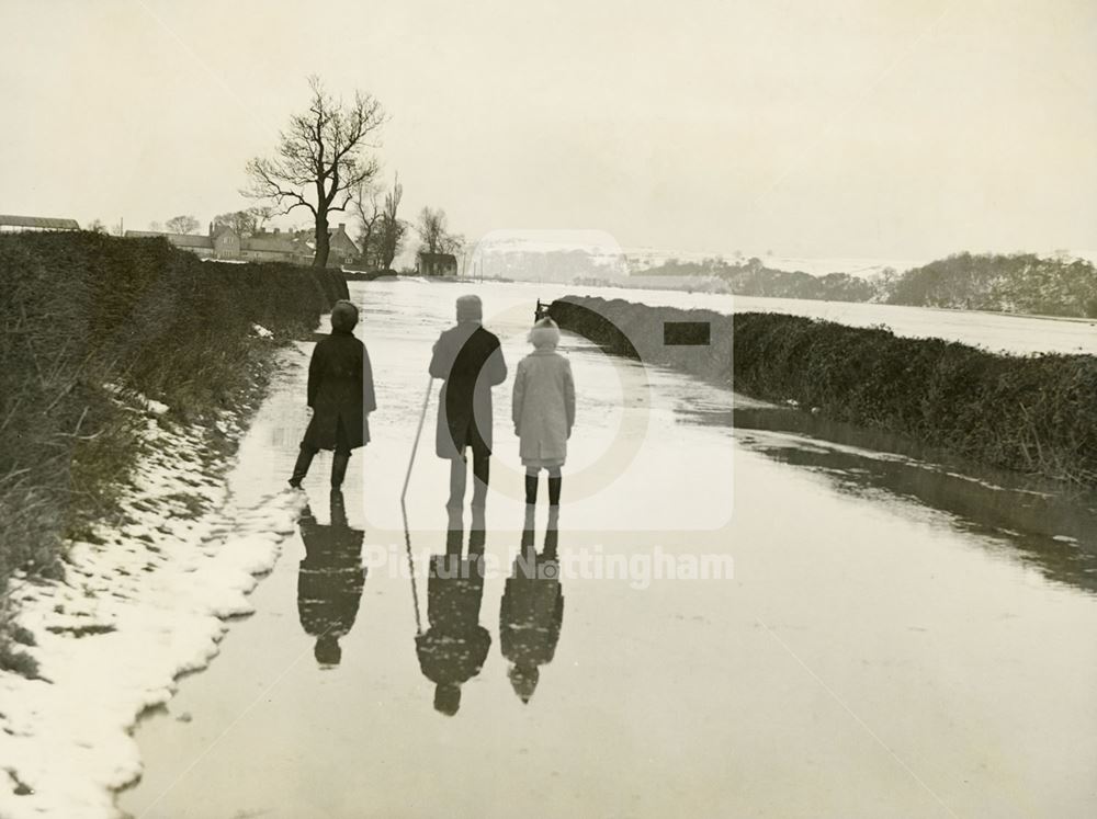 Hoveringham Road Floods, Hoveringham, 1947