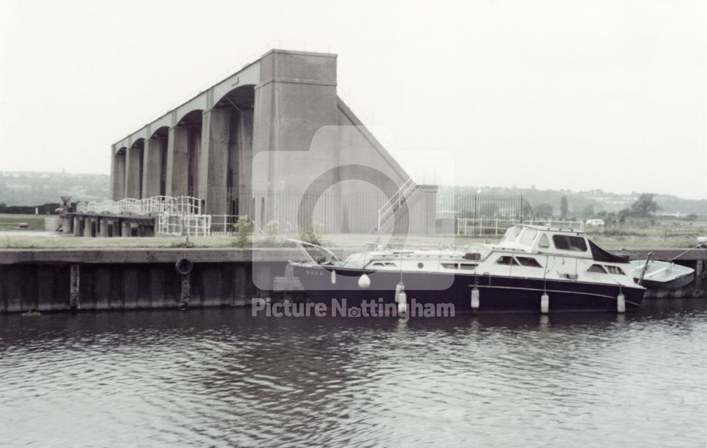 Holme Sluices, Holme Pierrepont, 1982