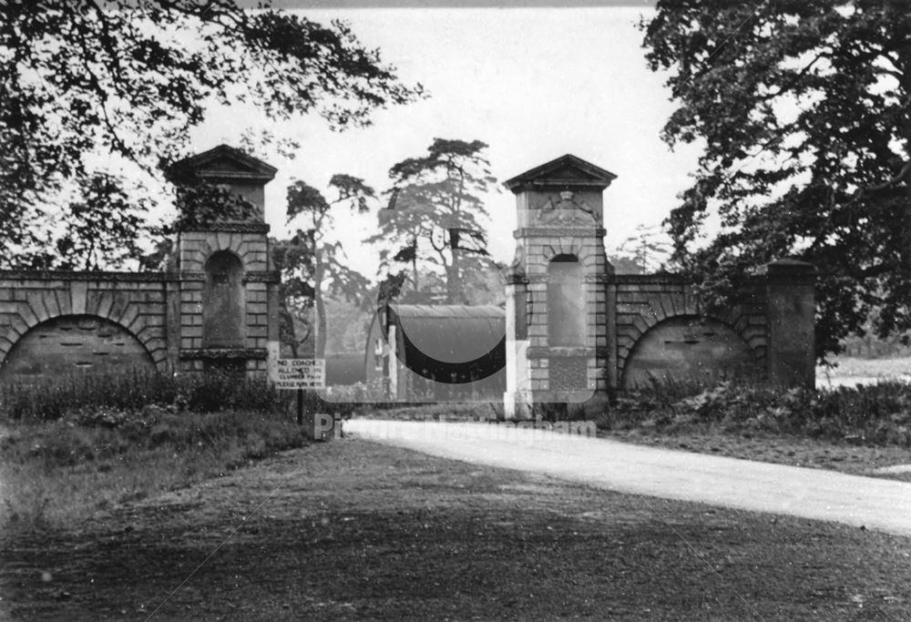 Entrance to Clumber Park, Lime Tree Ave?, Clumber, c 1940s ?