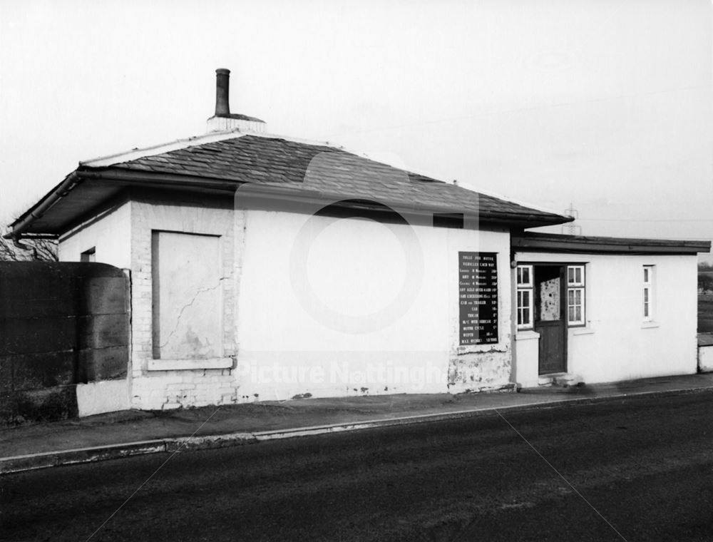 Tollhouse on Tollbridge over the River Trent, Dunham on Trent, 1977