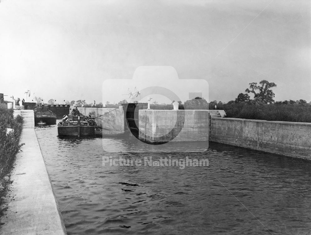 Cromwell Lock on the River Trent, Cromwell, c 1915