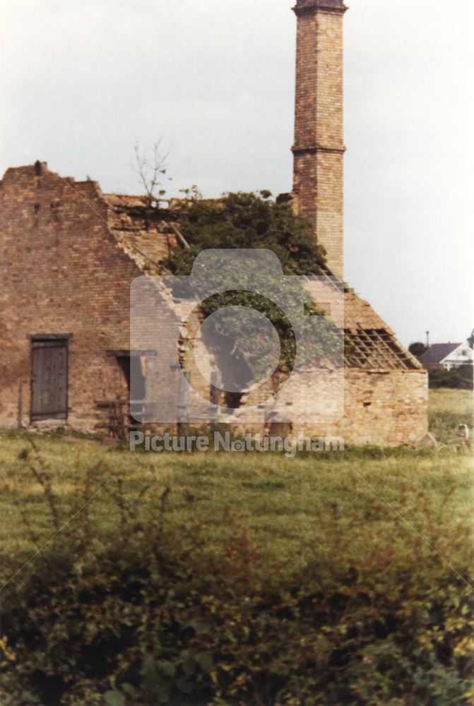 Old Lime Kiln in a field off Kinoulton Road, Cropwell Bishop, 1972