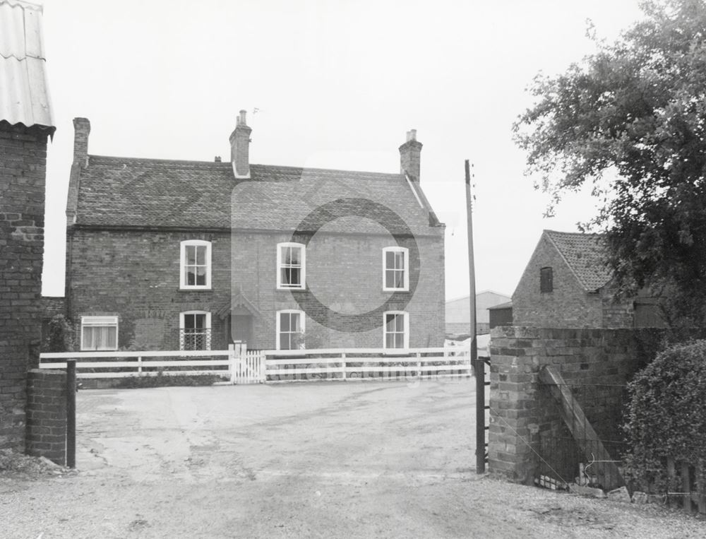 Trentside Farm from Blacksmith's Lane, Kelham, 1979