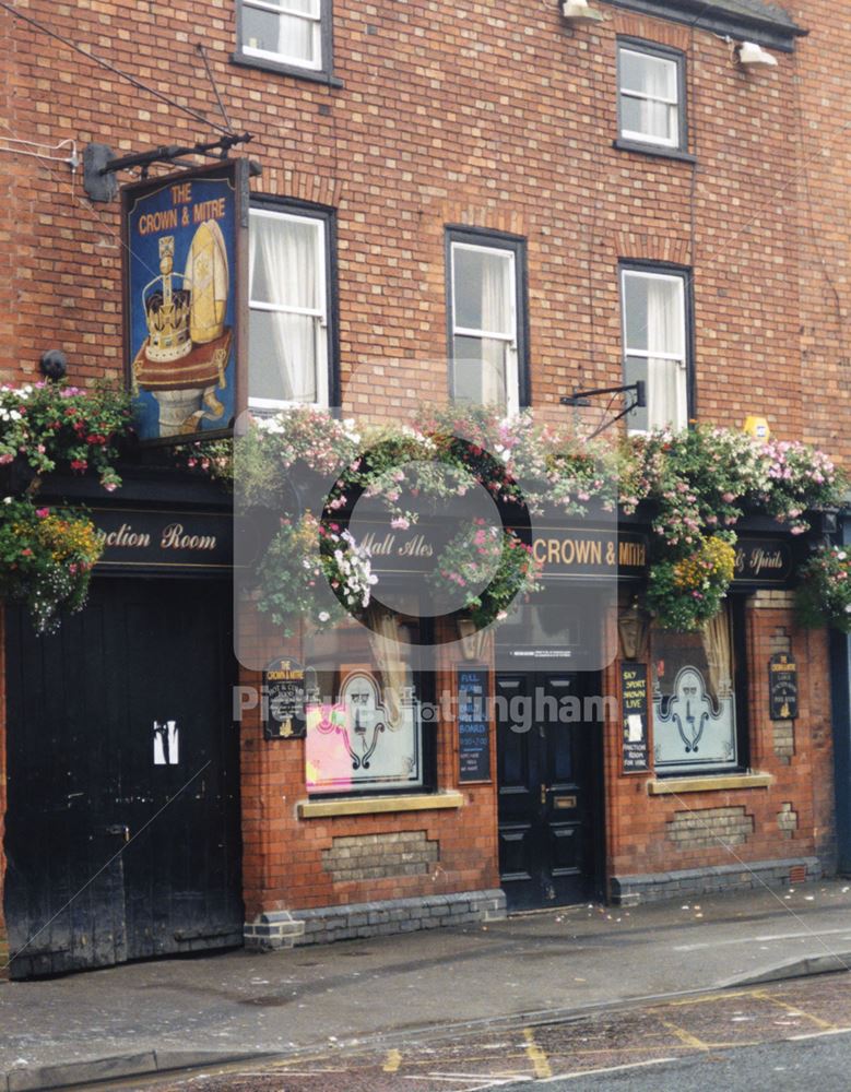 Vrown and Mitre Pub, Castle Gate, Newark, Nottingham, 1998