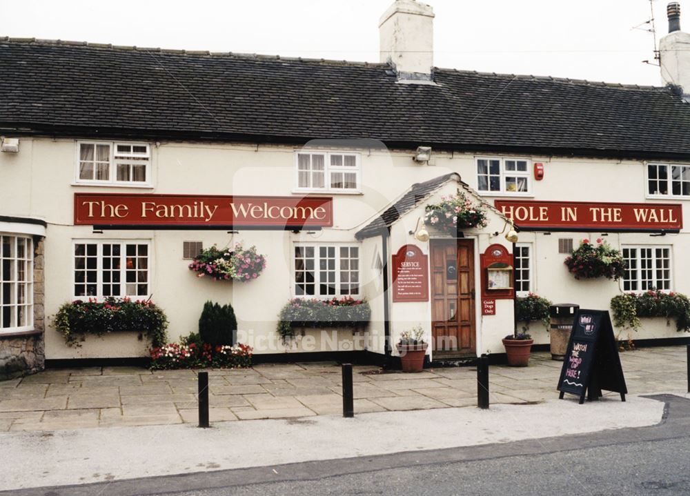 Hole in the Wall, Main Street, Underwood, 1998