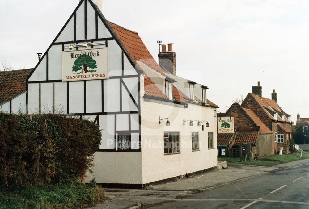 Royal Oak, Hawksworth Road, Screveton, November 1997