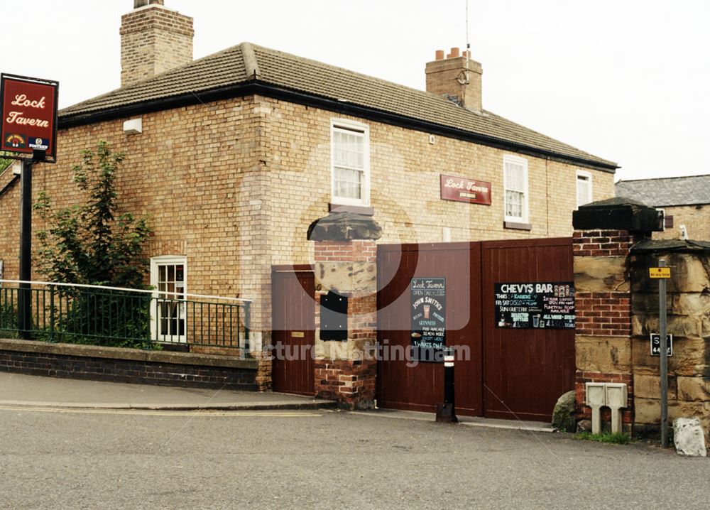 Lock Tavern, Bridge Place, Worksop, July 1998