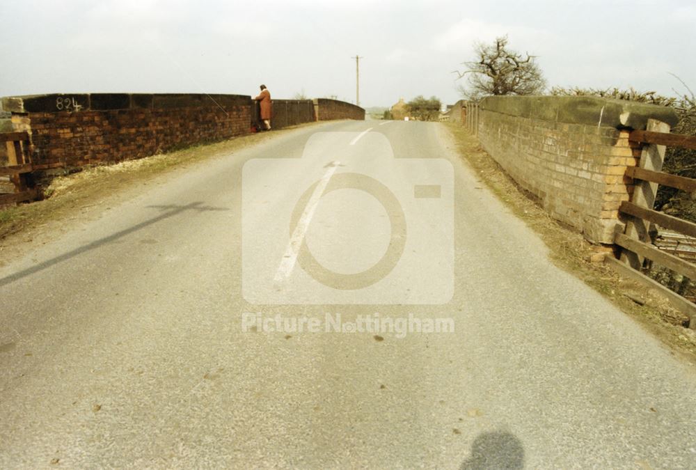 Railway bridge on Stanford Road, Normanton on Soar, 1985