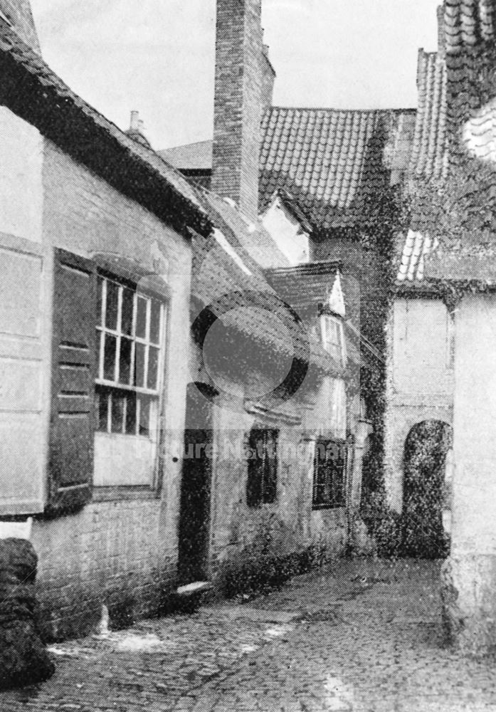 Yard at the rear of Queen's Head, Market Place, Newark on Trent, 1926