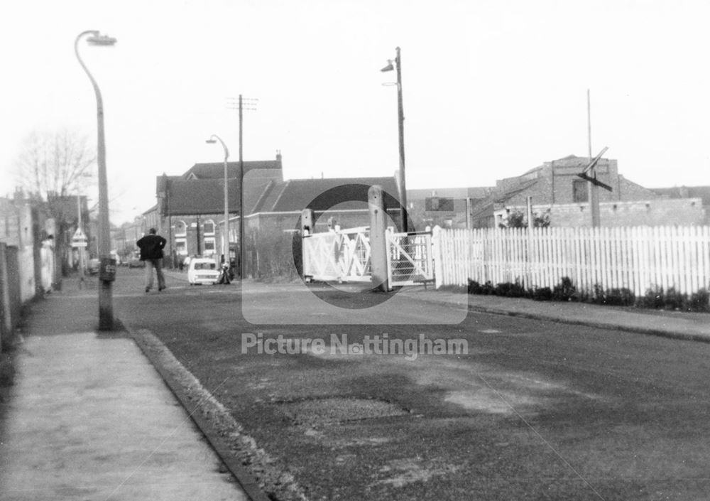 Netherfield Lane Crossing, Victoria Road, Netherfield, 1977