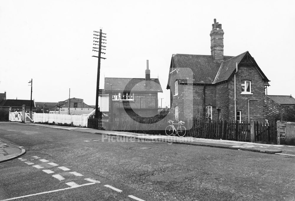 Netherfield Lane Crossing, Victoria Road, Netherfield, 1977